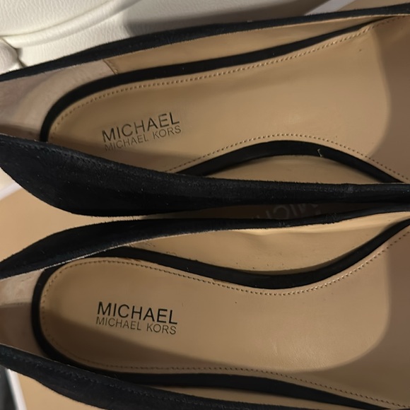 MICHAEL KORS ARABELLA BLACK SUEDE LEATHER STUDDED PUMPS SHOES 7.5M WORN ONCE - Picture 4 of 10